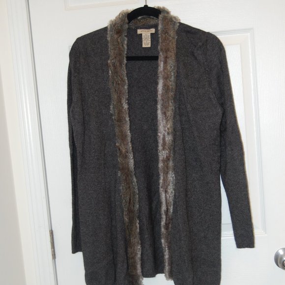 Vertical Design Women's Medium Grey Sweater W/ Faux Fur Collar & Trim - Picture 3 of 10